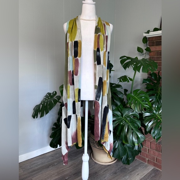 🛍️ Adore knit high low Vest with multi color great condition. - Picture 5 of 8